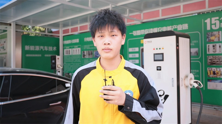 中考之外，技术之路——刘文豪的16岁选择
