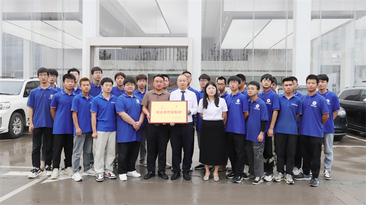 西安万通汽车学校2024年新能源（问界）校企定向班签约仪式暨学子研学活动圆满举行