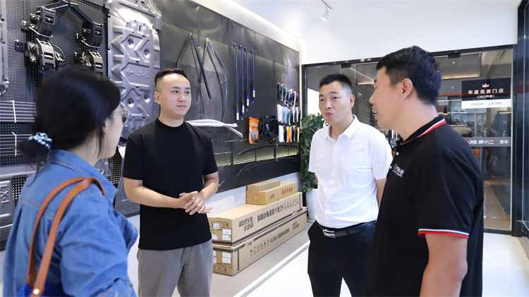 携手共创未来：西安万通汽车学校与膜小二汽车美容的深度合作探索