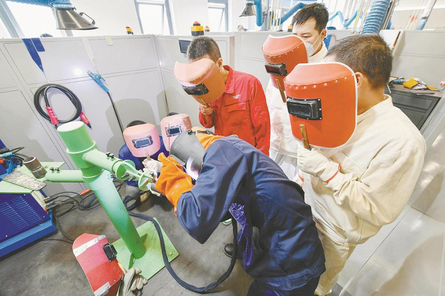 西安哪里学电焊技术比较好？电焊工主要学什么，可以考取哪些证书？