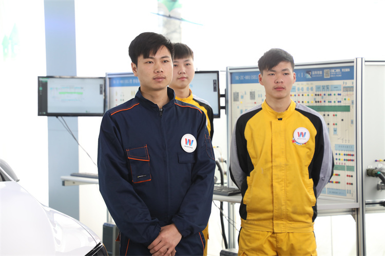 初三孩子成绩不好，现在学技术还是等中考之后？