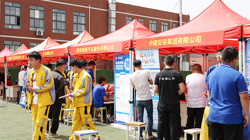 2025我校大型校企合作签约暨校园招聘会28