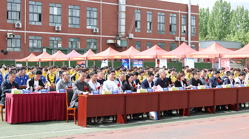 2025我校大型校企合作签约暨校园招聘会4
