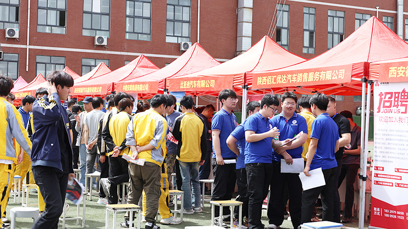 2025我校大型校企合作签约暨校园招聘会24