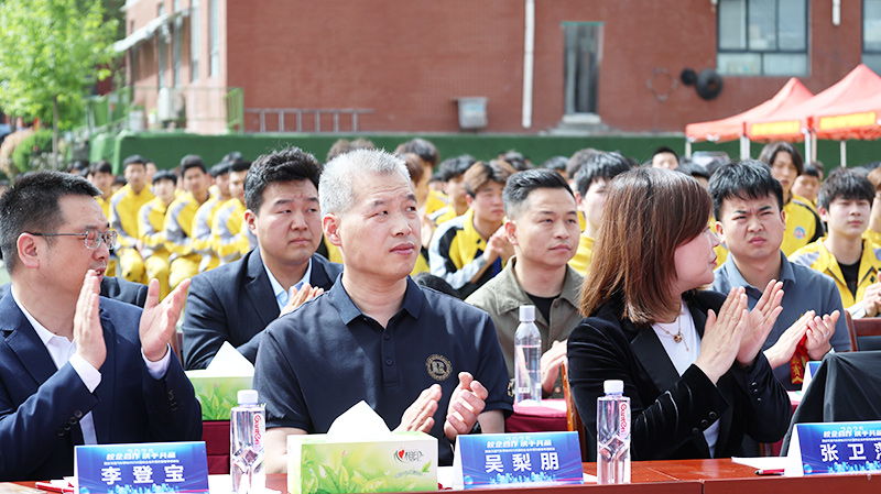 2025我校大型校企合作签约暨校园招聘会5