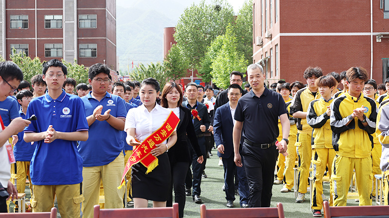 2025我校大型校企合作签约暨校园招聘会1