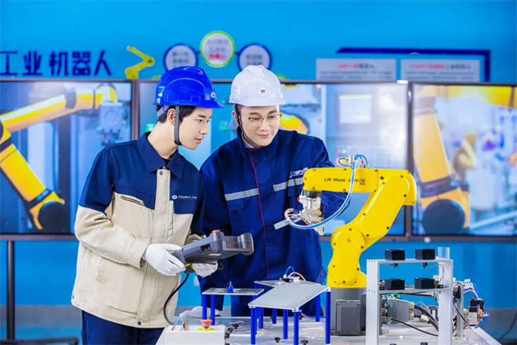 一场全民学PLC的热潮已然来临，瞄准风口，抢占西安万通PLC短期班名额！