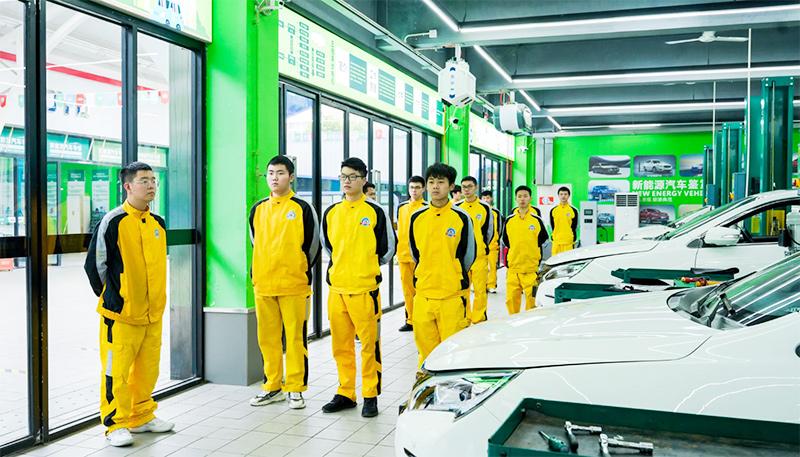 新能源汽车技术主要学什么？学新能源汽车维修有前途吗？选对赛道赢未来