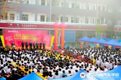 招聘会搭建就业平台  毕业生赢取美好未来