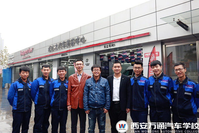 西安万通创就业指导中心老师与创业学子合影留念 西安万通创就业指导中心老师与创业学子合影留念