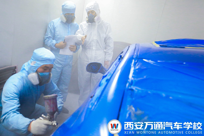 西安万通汽车学校汽车钣喷美技术实训