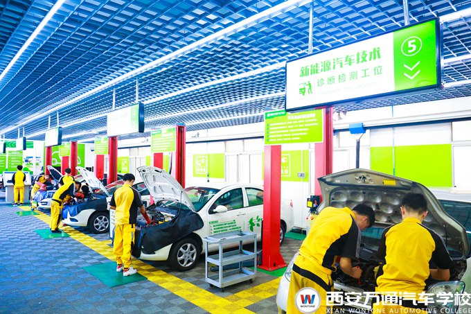选专业就是选未来，初中生学什么技术好？