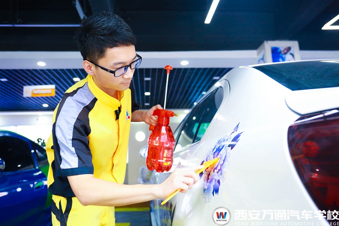 汽车美容发展迅速 用最短时间成功转型技术精英