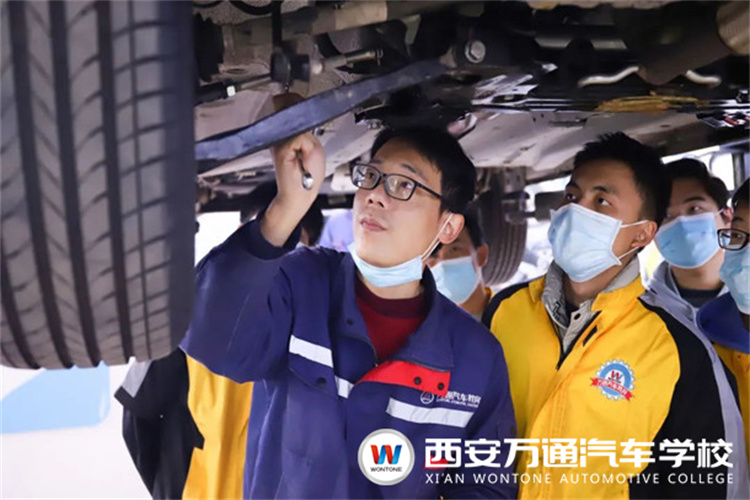西安万通汽车学校2022年热门专业推荐---汽车检测与维修工程师