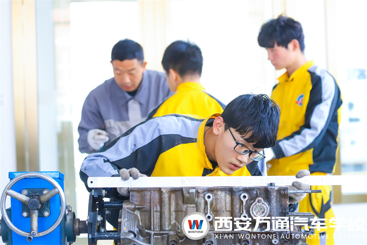 想学汽修技术的年轻人如何选择？汽修店和汽修学校哪个好？
