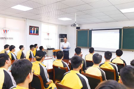 什么是大专，中专和中职一样吗？初中毕业可以上大专吗？