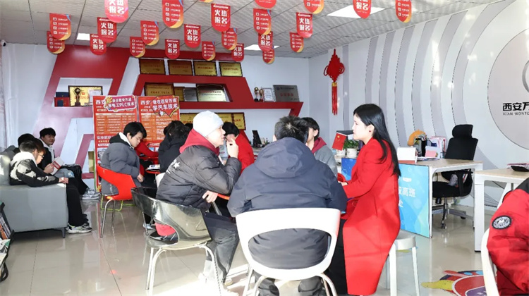 破解择校焦虑：初中生的多元选择，技术成才更稳妥