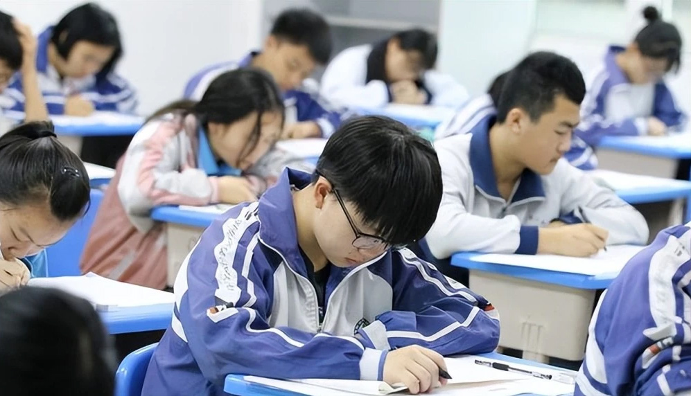 中高考失利不用愁！初高中毕业学新能源汽车技术，直通比亚迪、特斯拉