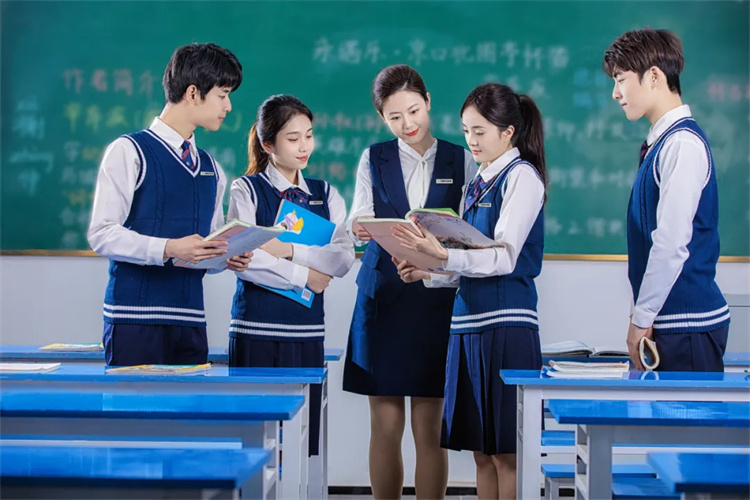 中考落榜学新能源汽车技术，人才缺口大，车企4S店高薪抢人