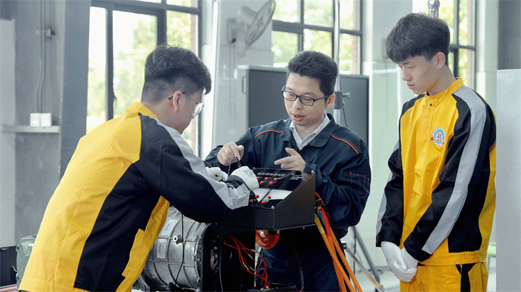 西安万通汽车学校2026年【智能网联与新能源技术工程师专业】招生简章